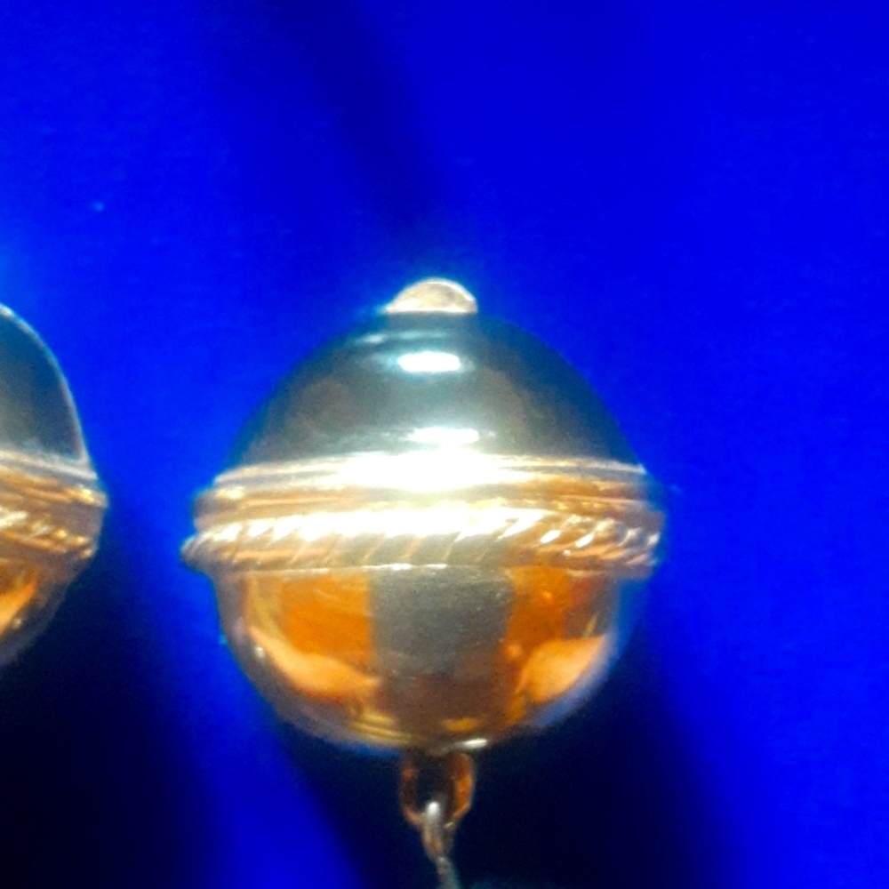 Elegant Gold Tone and Black Earrings - Picture 3 of 5